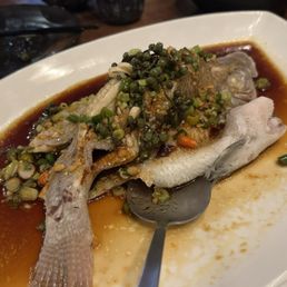 Steamed whole fish w. fresh green pepper (tilapia)