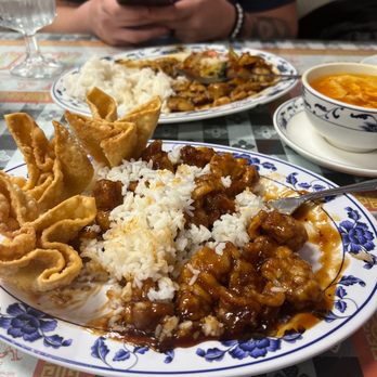 Hunan Garden - Crab rangoon, general tso's chicken, hunan chicken, egg drop soup - Chinese Near Me - Kearney, Missouri Hunan Garden - Crab rangoon, general tso's chicken, hunan chicken, egg drop soup - Chinese Near Me - Kearney, Missouri