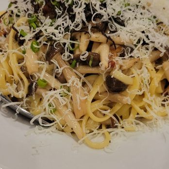 La Ciccia - Kinoko pasta - Italian Near Me - Honolulu, Hawaii