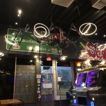 Brgr Stop - American Near Me - Fort Lauderdale, Florida