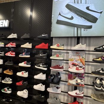 Foot Locker - Shoe Stores Near Me - Orlando, Florida Foot Locker - Shoe Stores Near Me - Orlando, Florida
