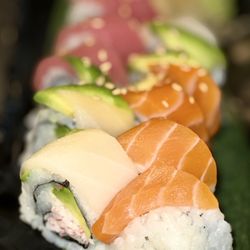 Hamachi Thai & Sushi Restaurant - Rainbow Roll