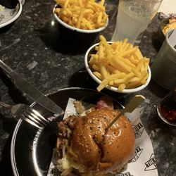 The Beefy Boys - Lonely boy burger