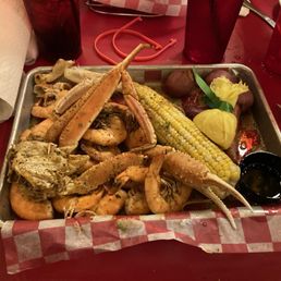 Perfectly seasoned and delicious low country boil of fresh crab legs, gulf shrimp, corn and sausage! Perfectly seasoned and delicious low country boil of fresh crab legs, gulf shrimp, corn and sausage!
