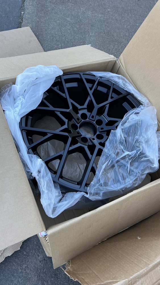 LES SCHWAB TIRE CENTER Updated September 2024 20 Reviews 911 N