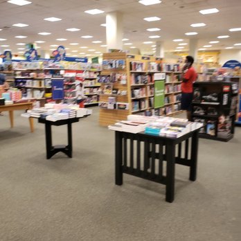 Barnes and Noble - Bookstores Near Me - Livingston, New Jersey