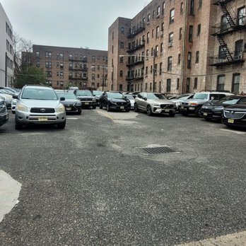 Academy Parking Lot - The lot during peak weekday hours - Parking Near Me - Jersey City, New Jersey Academy Parking Lot - The lot during peak weekday hours - Parking Near Me - Jersey City, New Jersey
