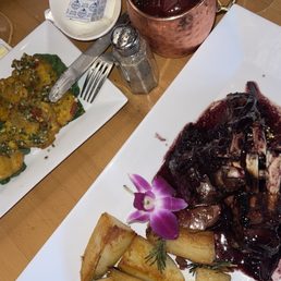 Chuletas de cordero a la parrilla + tostones con mojito 10/10 Chuletas de cordero a la parrilla + tostones con mojito 10/10