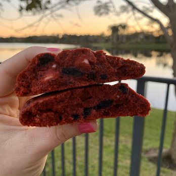 Suda Chips Cookies - Oreo red velvet chip - Desserts Near Me