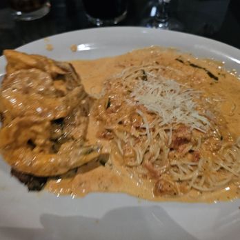 La Gondola - Salmon special, topped with shrimp and a pink sauce paired woth cappellini - Italian Near Me - Mansfield, Texas La Gondola - Salmon special, topped with shrimp and a pink sauce paired woth cappellini - Italian Near Me - Mansfield, Texas