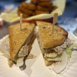 Hodad’s - Tuna and Frings