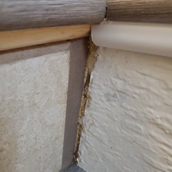 LA Carpet - Left undone.  Horrible work on stairs from wall to riser