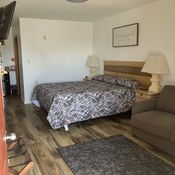 Highlander Motel & RV - Hotels Near Me - La Pine, Oregon Highlander Motel & RV - Hotels Near Me - La Pine, Oregon