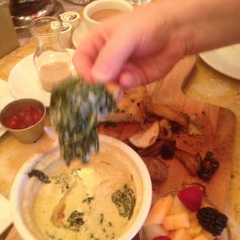 Le Valois - Bistros Near Me - Montreal, Quebec Le Valois - Bistros Near Me - Montreal, Quebec