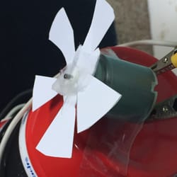 Best Minds Academy - Students make a fan model with household items