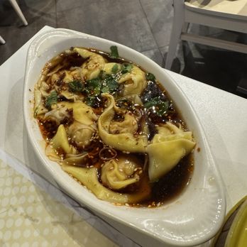 Sam Woo Cafe - Wontons in chili oil , more vinegary taste, still good - Desserts Near Me - Artesia, California
