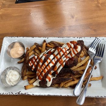 Longtable Beer Cafe - Smoked Chicken wings with frites and sriracha mayo drizzle - Bars Near Me - Middleton, Wisconsin