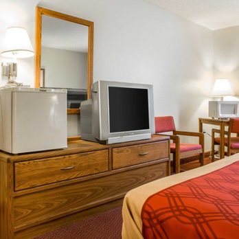 Econo Lodge - Hotels Near Me - Merrill, Wisconsin
