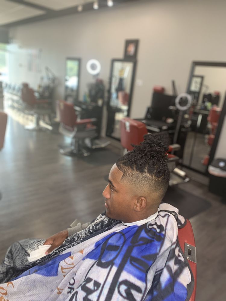 Deethe Barber Logo