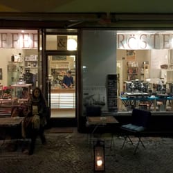 Kiez Rösterei - Storefront on a dark November afternoon. Oops, the 'S' is upside down. Hopefully they'll soon get a sign worthy of their shop.