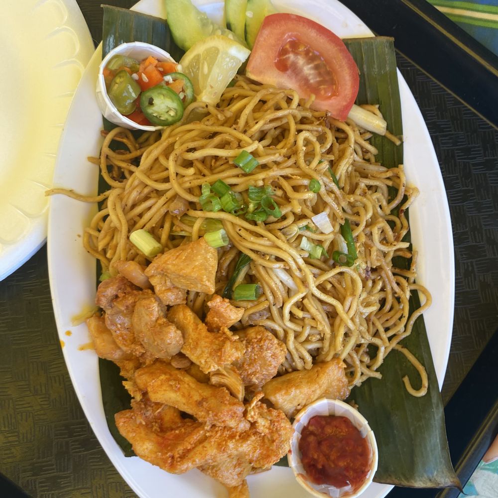 Singapore's Banana Leaf - Mee Goreng - Singaporean Near Me - Los Angeles, California Singapore's Banana Leaf - Mee Goreng - Singaporean Near Me - Los Angeles, California