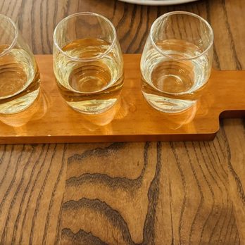 58 West - Flights of white - Beer, Wine & Spirits Near Me - Logan, Ohio