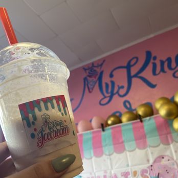 MyKings IceCream - Golden Oreo & Cookie Butter Shake with Butterfinger topping mixed in. - Desserts Near Me - Denver, Colorado