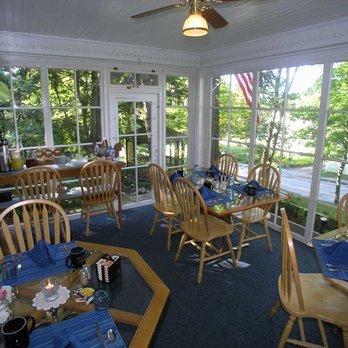 Swan House - Breakfast Room - Hotels Near Me - Camden, Maine Swan House - Breakfast Room - Hotels Near Me - Camden, Maine
