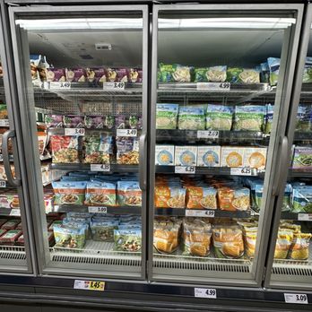 Lidl - a refrigerated display case in a grocery store - Grocery Near Me - Elmhurst, New York