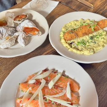 Caché - Salmon, fried leek, Bloody Mary oysters - French Near Me - San Francisco, California Caché - Salmon, fried leek, Bloody Mary oysters - French Near Me - San Francisco, California
