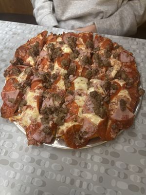 Melting Pot Pizza by null