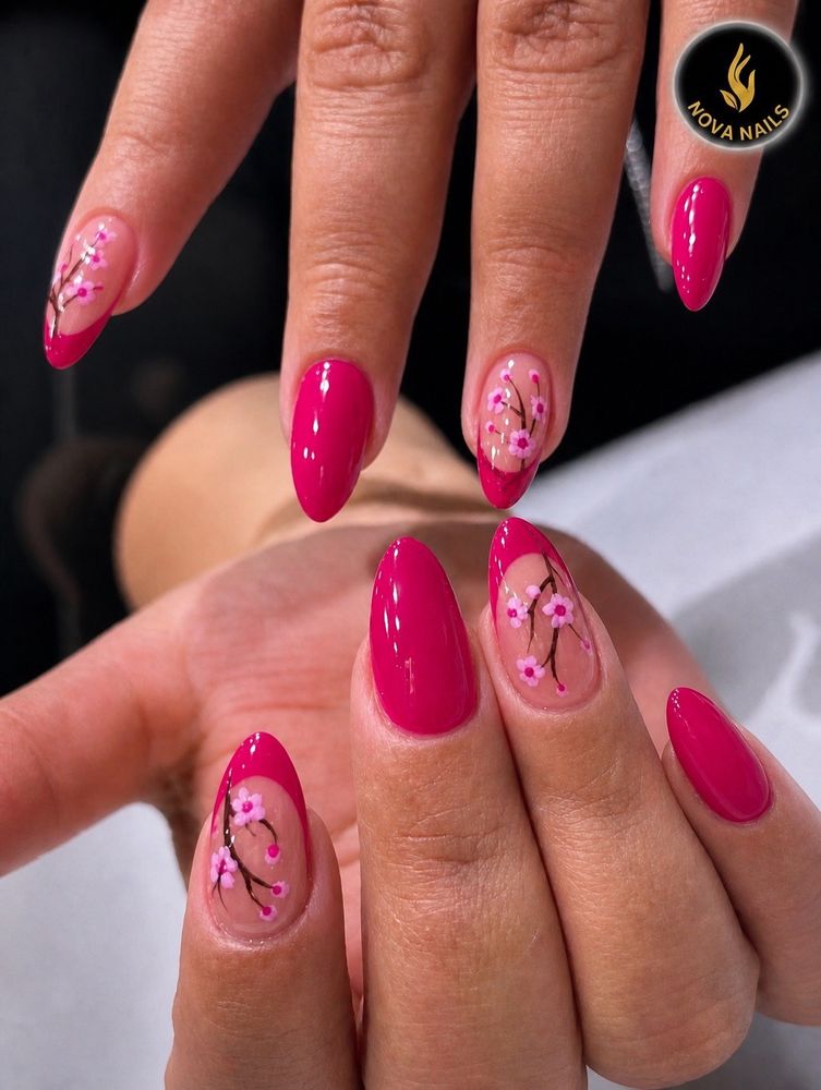 Nova Nails Logo