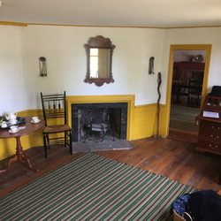Windsor Historical Society - Strong-Howard House parlor