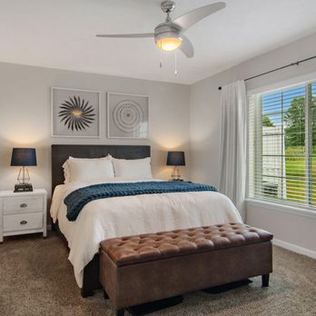 Redwood Monroe - Large Main Bedroom with En-suite Bathroom & Closet - Apartments Near Me - Monroe, North Carolina Redwood Monroe - Large Main Bedroom with En-suite Bathroom & Closet - Apartments Near Me - Monroe, North Carolina