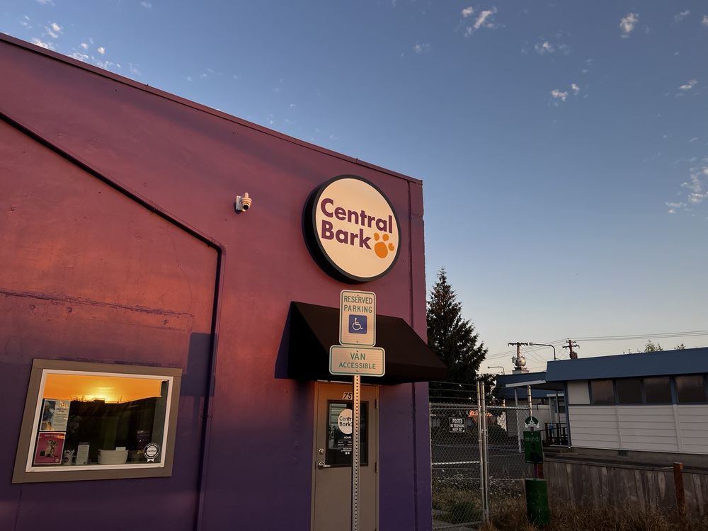 CENTRAL BARK EUGENE Updated September 2024 15 Photos 750 McKinley St, Eugene, Oregon Pet