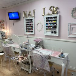 Hime Nails - CUTE girly pink salon :)