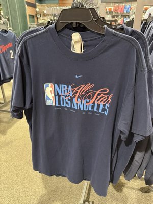 DICK'S Sporting Goods by null