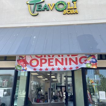 Teavoli Boba - Front door (or back door?) entrance from parking lot - Bubble Tea Near Me - Dublin, California