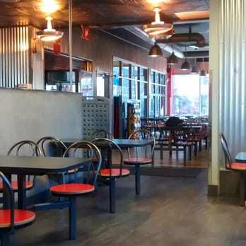 Chez Morasse - Seating area - Poutineries Near Me - Rouyn-Noranda, Quebec