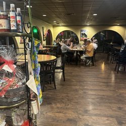 Coco's Italian Market - The ambiance