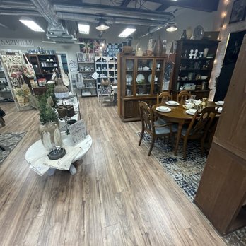 Re-Invintage Home - Antiques Near Me - Murfreesboro, Tennessee Re-Invintage Home - Antiques Near Me - Murfreesboro, Tennessee