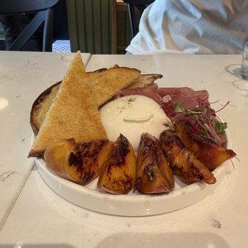 Sogno Toscano - Burrata and grilled peaches with prosciutto and toasted sourdough - Italian Near Me - Los Angeles, California Sogno Toscano - Burrata and grilled peaches with prosciutto and toasted sourdough - Italian Near Me - Los Angeles, California