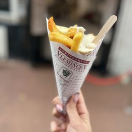 Small Frites (~€3) with 2 Sauces (~€1.20): frites sauce & truffle mayo