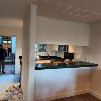 Big G Lcarillo - Old kitchen - General Contractors Near Me