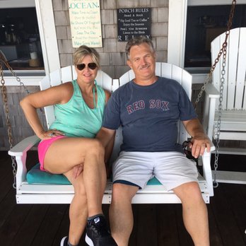 Isabelle's Beach House - Bed & Breakfast Near Me - Oak Bluffs, Massachusetts
