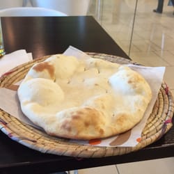 Tika Tika Sandvika - Hjemmelaget man brød smaksvariant nøytralt og hvitløk . Jeg har valgt nøytral. Da min rett har mange smaker i seg.