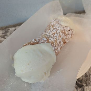Mike's Pastry - The OG traditional cannoli - Bakeries Near Me - Cambridge, Massachusetts Mike's Pastry - The OG traditional cannoli - Bakeries Near Me - Cambridge, Massachusetts