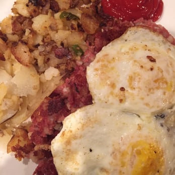Pompton Queen Diner - Corned beef hash with fried eggs - Diners Near Me - Pompton Plains, New Jersey Pompton Queen Diner - Corned beef hash with fried eggs - Diners Near Me - Pompton Plains, New Jersey