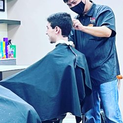 Roy's Barbershop