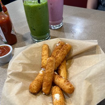 Denny's - Mozzarella sticks, strawberry banana smoothie and tropical green smoothie. - Diners Near Me - Riverside, California